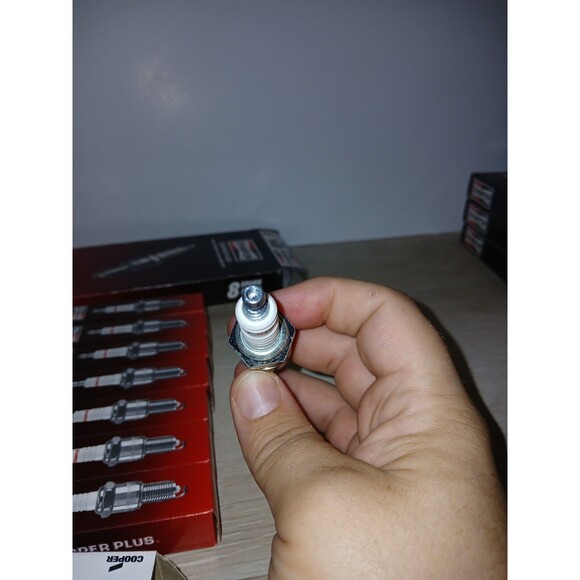 Champion 874 RL82C Small Engine Spark Plugs Pack of 4 New In Box 1992 Vintage - Picture 5 of 16